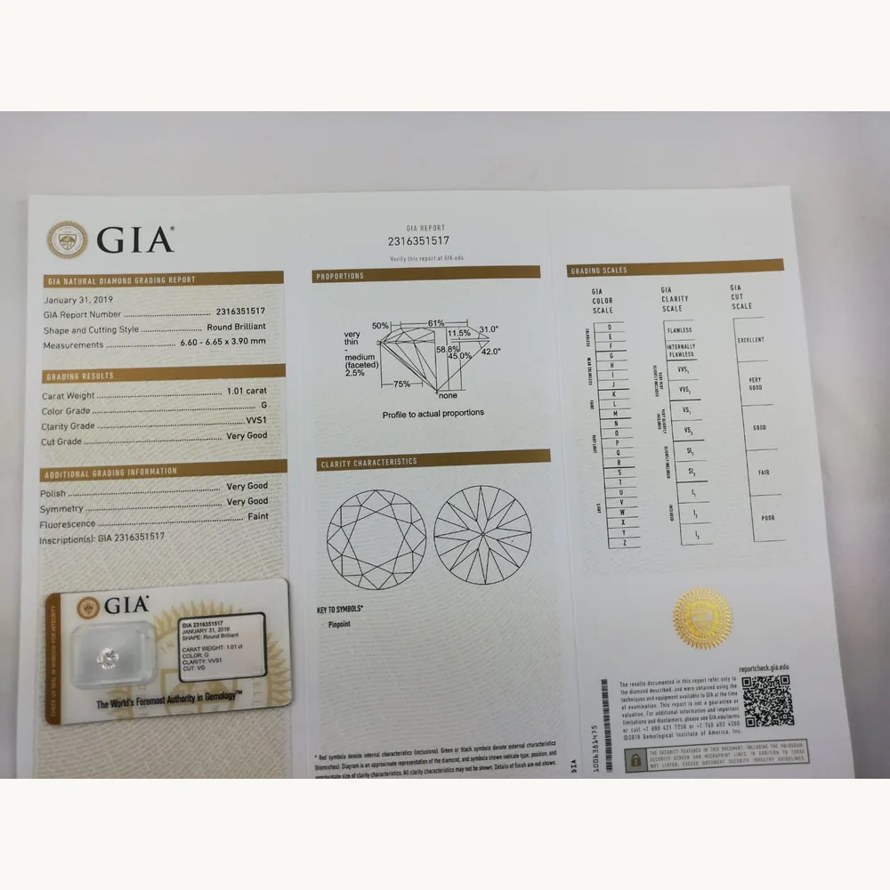 Diamant certifie GIA presente avec certificat a Prague